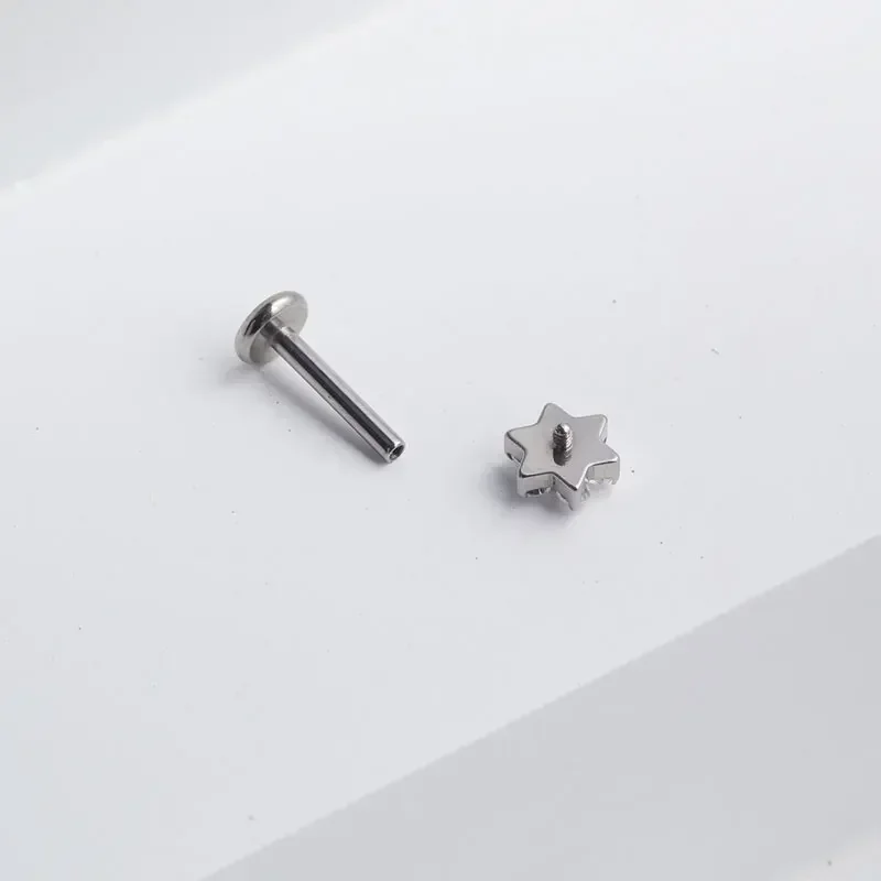 ASTM F136 Titanium Flower Pier - Zoor Body Jewelry 评论和价格